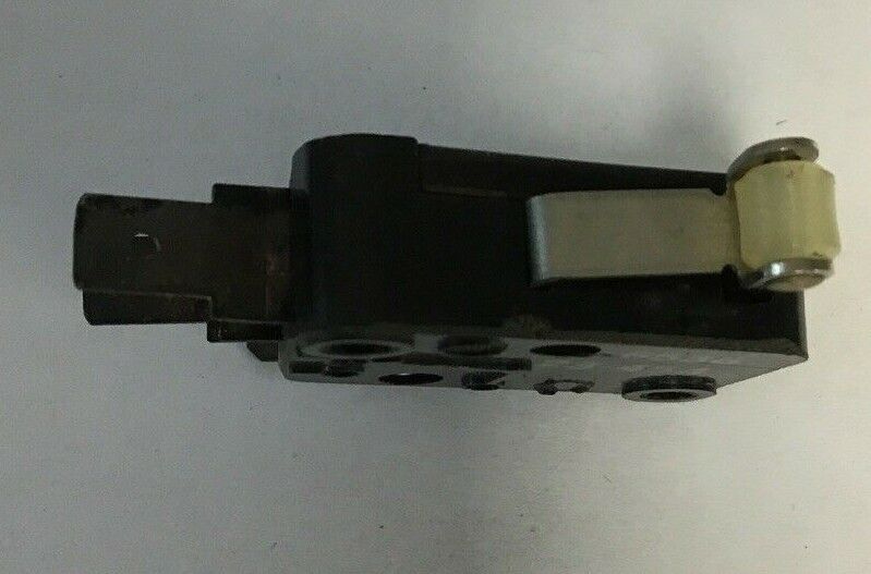 LICON SWITCH COMPONENTS  6536  23-454 ***LOTOF20***