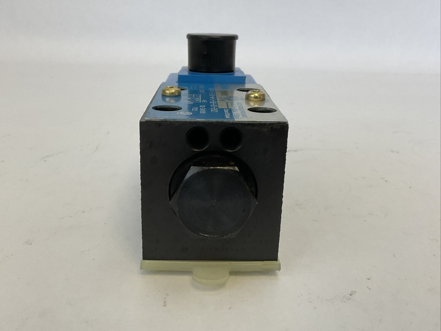 EATON DG4V-3-2A-M-U-B6-60-EN21 HYDRAULIC VALVE VICKERS B 507833 120V60 110V50