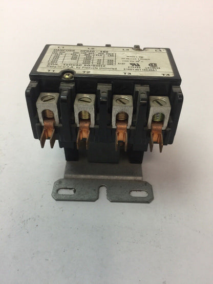 DANFOSS DP040-4BO CONTACTOR 600VAC 50AMP 15HP 3PH 4POLE COIL 120VAC 50/60HZ