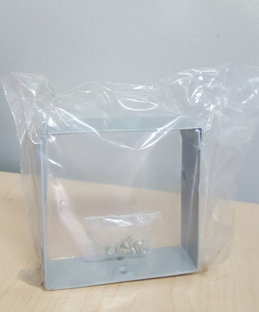 HUBBELL 4" SQUARE X 1.25 NEMA LAY IN DUCT FITTING C-44 CONNECTOR NEW FINISH GRAY