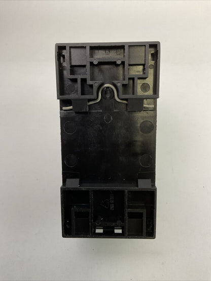 SIEMENS 3RV1421-1DA10 CIRCUIT BREAKER 600VAC 3PH 3HP 2.2-3.2A