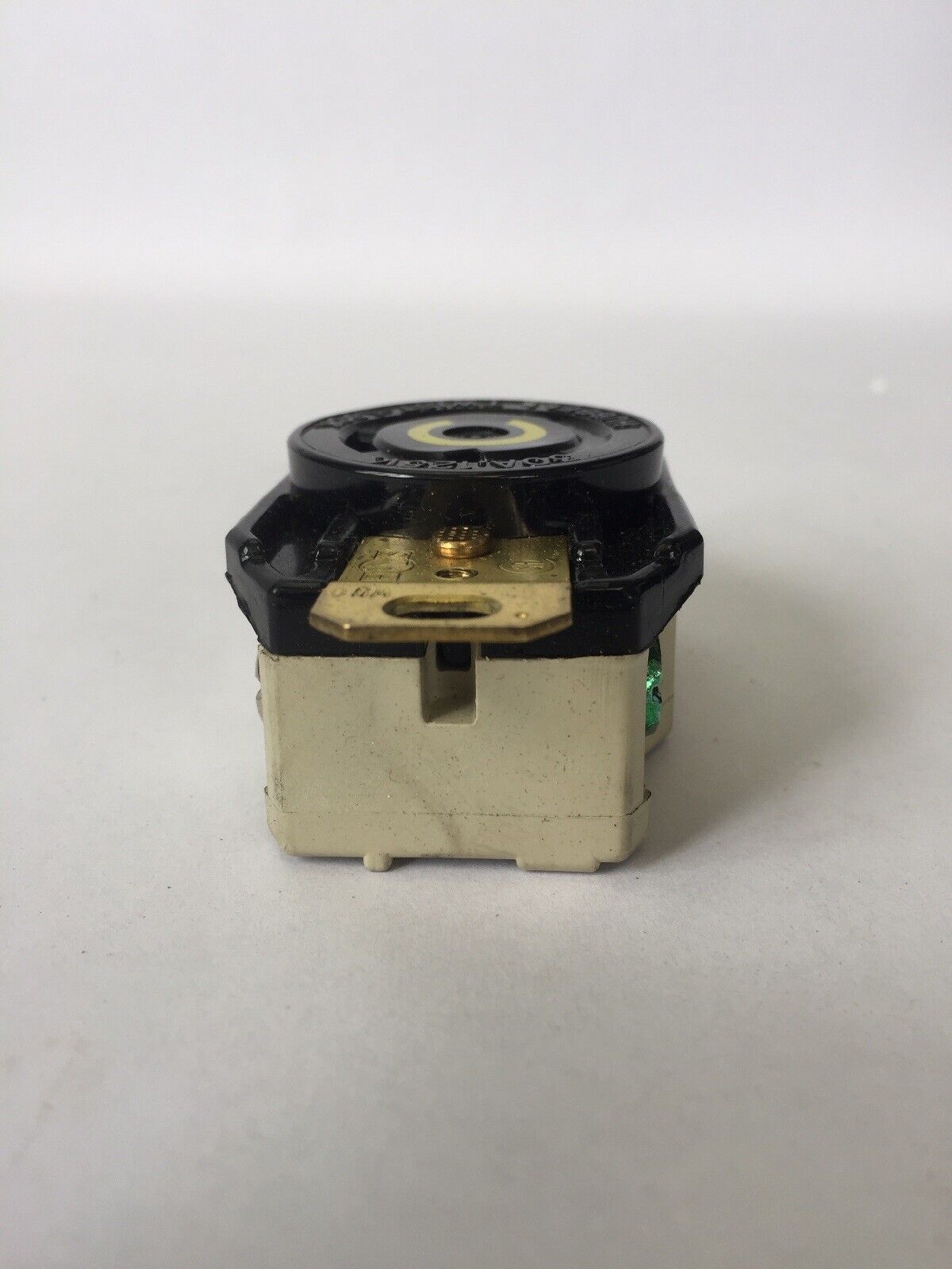 HUBBELL HBL2610 HBL TWIST-LOCK RECEPTACLE 30A 125V 2 POLE 3 WIRE GROUNDING