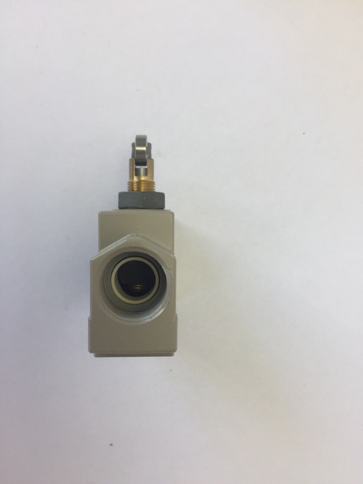 OMRON ZE-Q22-2S LIMIT SWITCH 125/250/480VAC 15A 250VDC 1/4A 250VAC 1/4HP