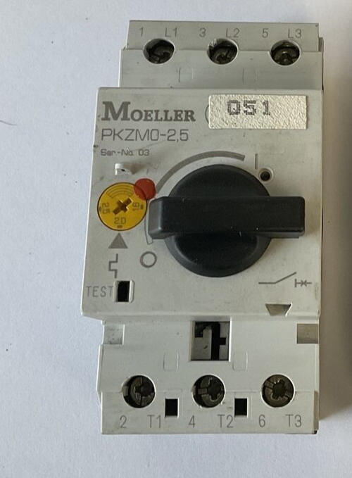 MOELLER PKZM0-2.5 CIRCUIT BREAKER MOTOR SER.3(1)  SER.2(1) 600VAC ***LOTOF2***