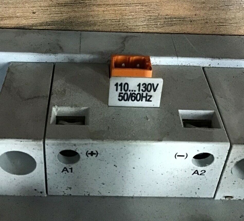 ALLEN BRADLEY 100-D300 STARTER 193-B1N6 40794-150-91-NNM3 130V 50/60HZ
