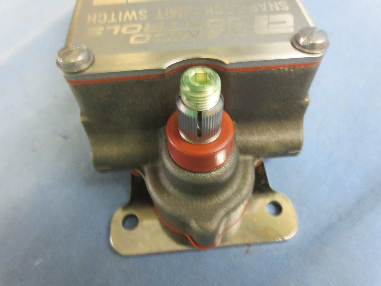NAMCO EA180-31302 SNAP-LOCK LIMIT SWITCH - NEW SURPLUS