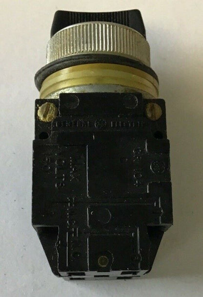 GENERAL ELECTRIC CR104B2221 SELECTOR SWITCH 3POS 150V SILVER COLOR RING**LOTOF2*