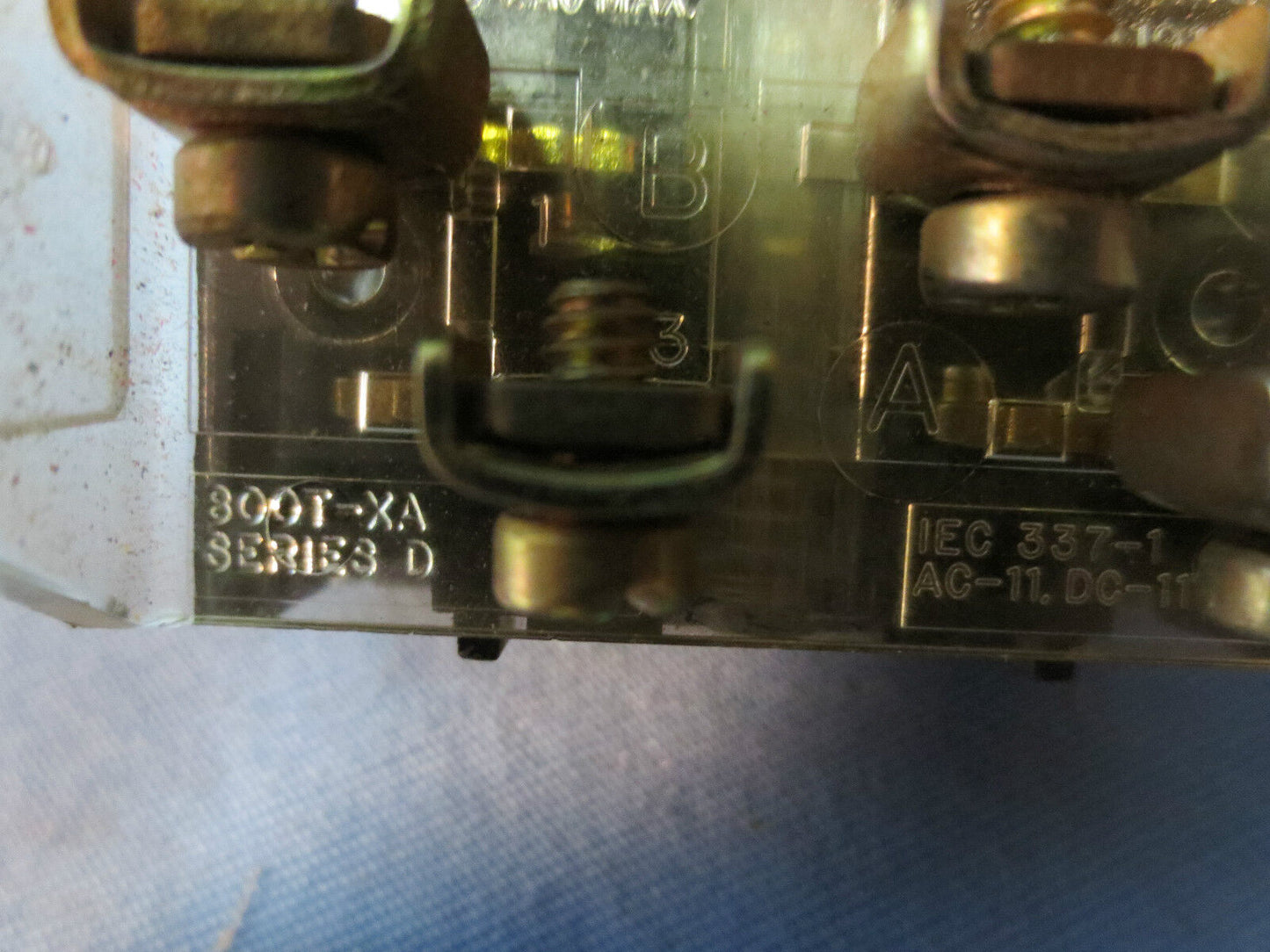 ALLEN-BRADLEY 800T-B, Ser. T- ORANGE