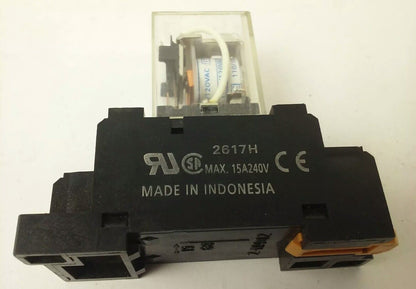 OMRON LY1 RELAY 110/120VAC,WITH OMRON PTF08A-E RELAY BASE 2-M4X12 2617H 15A 200V