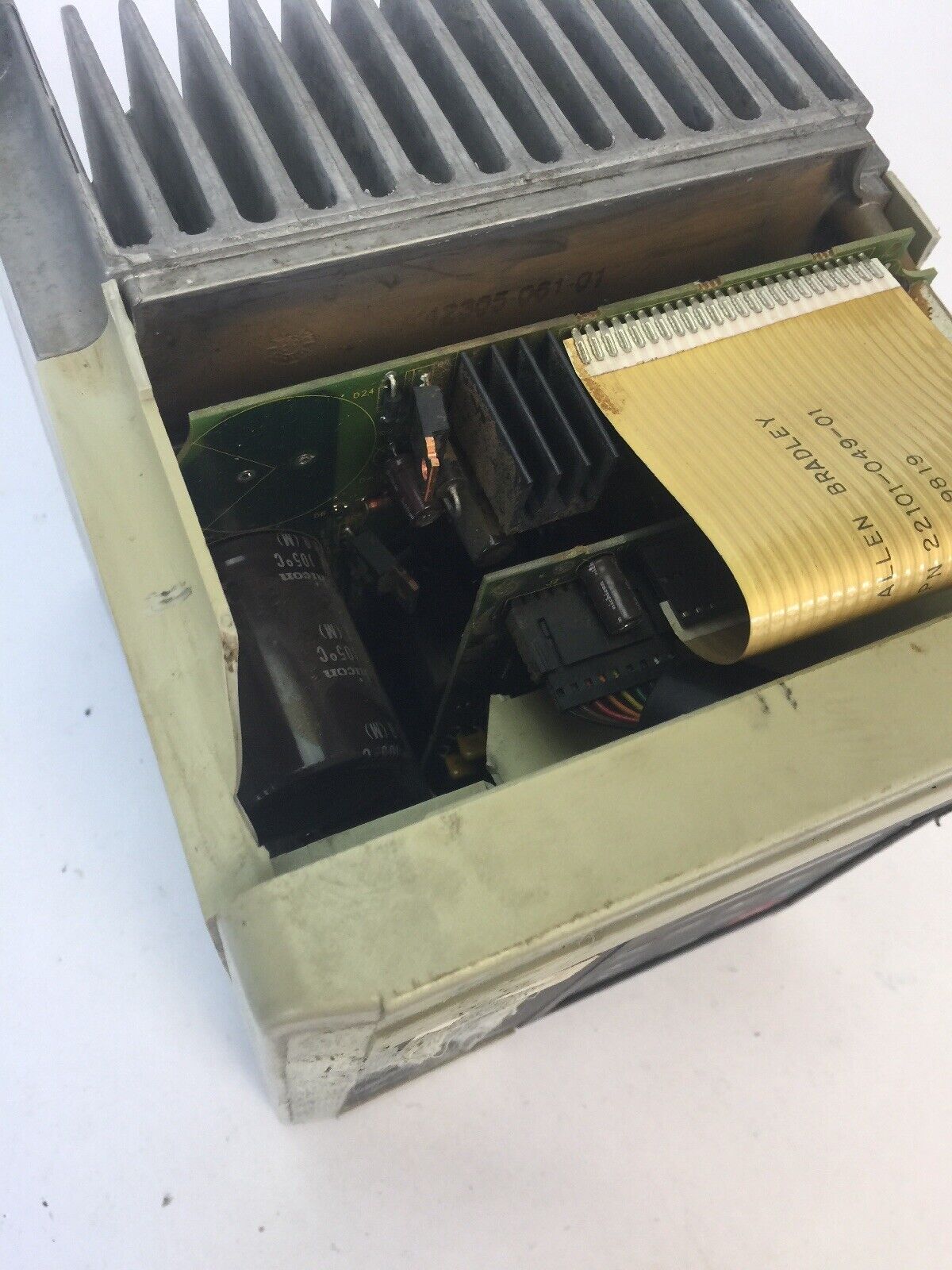 ALLEN BRADLEY 1305-BA06A AC DRIVE INPUT 380-460V 5.8A OUTPUT 380-460V 6A 3 HP