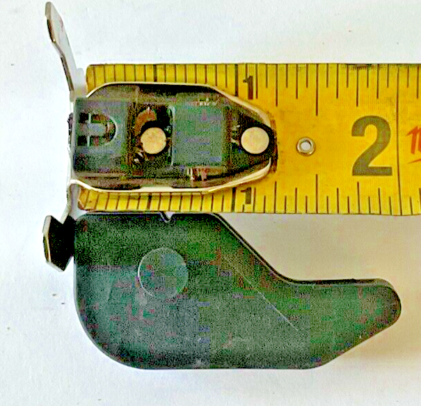 ALLEN BRADLEY SCREEN/MONITOR CLIP ***LOTOF8***