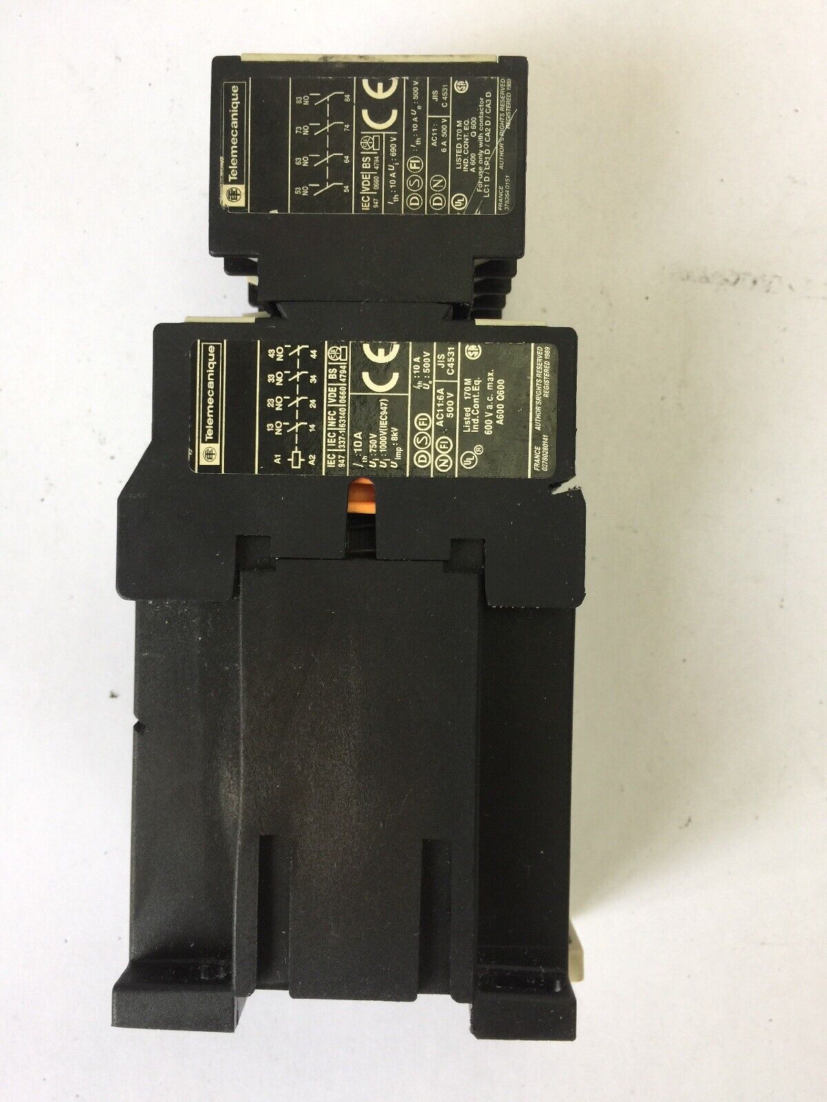TELEMECANIQUE CA3DN40 CONTACTOR 600VAC  COIL 24V WITH LA1DN40 AUXILIARY CONTACT
