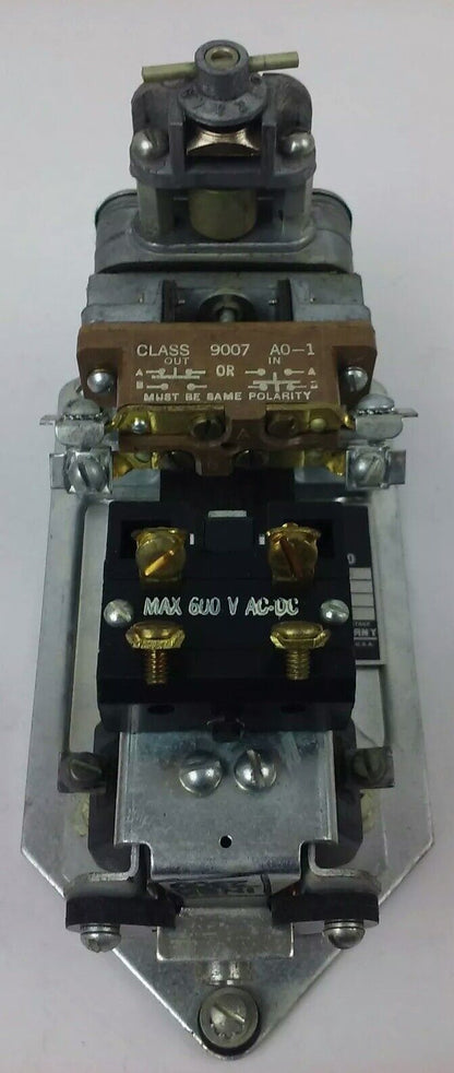 SQ. D CLASS 9050 TYPE RO-12E SER.A, AC PNEUMATIC TIMING RELAY, 110V,60HZ,15A,NEW
