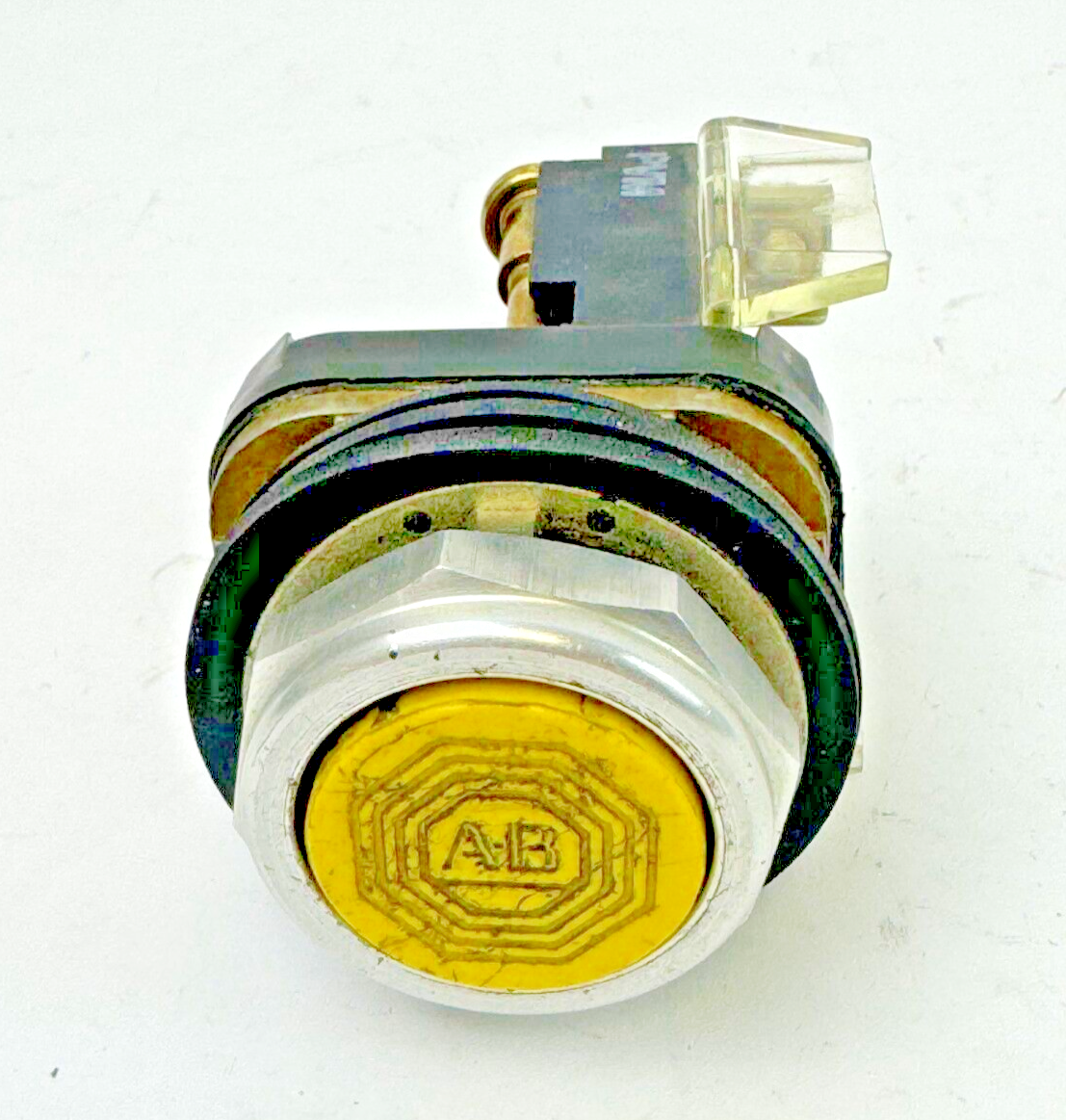 ALLEN-BRADLEY - 800T-A SER. T TYPE 4, 13 - YELLOW PUSH BUTTON W/ 800T-XD1 SER. D