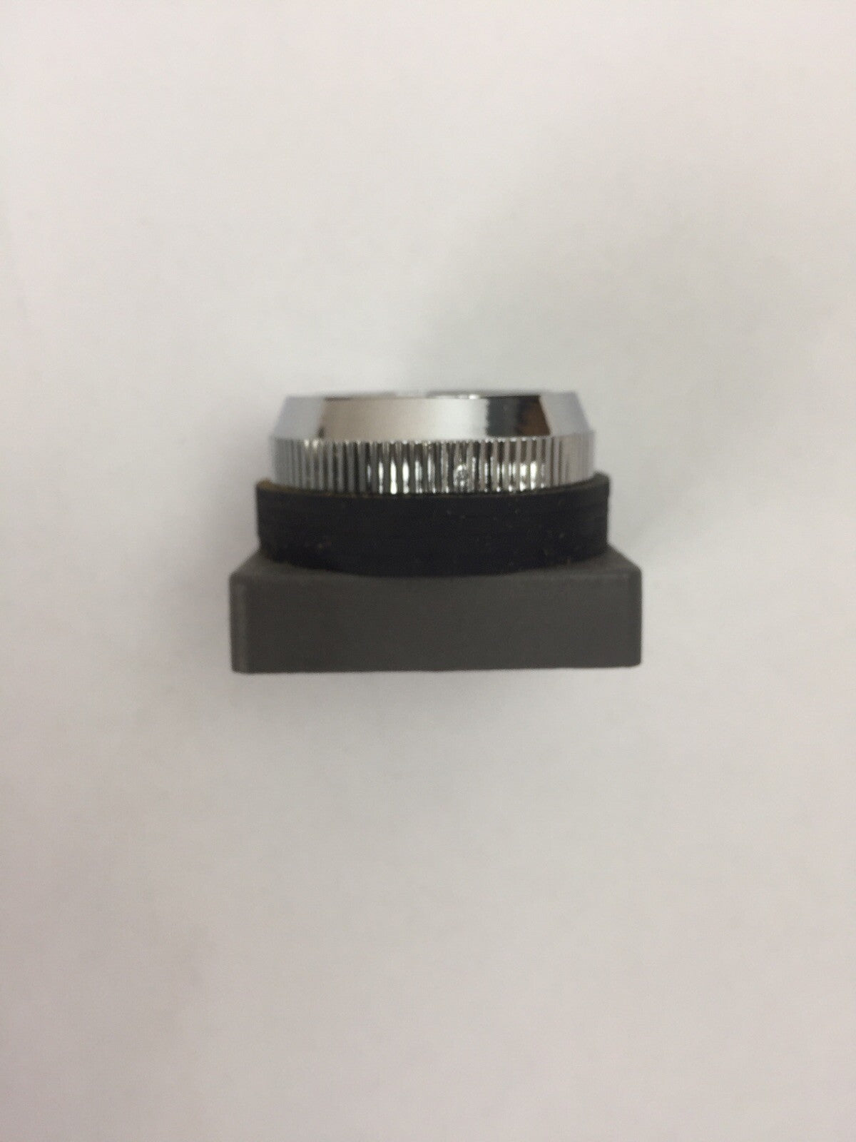 GOULD H33PR1 PILOT LIGHT BASE 120V 50/60HZ (LOT OF 3)