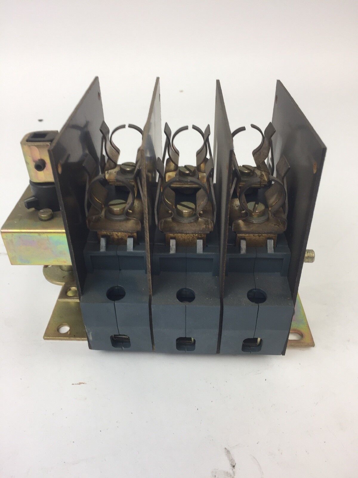 ABB OESA-F30J6 DISCONNECT FUSIBLE SWITCH 3 POLE 30 A 600 V
