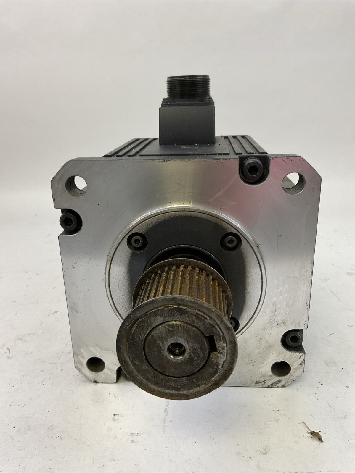 MITSUBISHI HC-SFS352K AC SERVO MOTOR 2000RPM OUTPUT 2.5kW INPUT 146VAC 17A