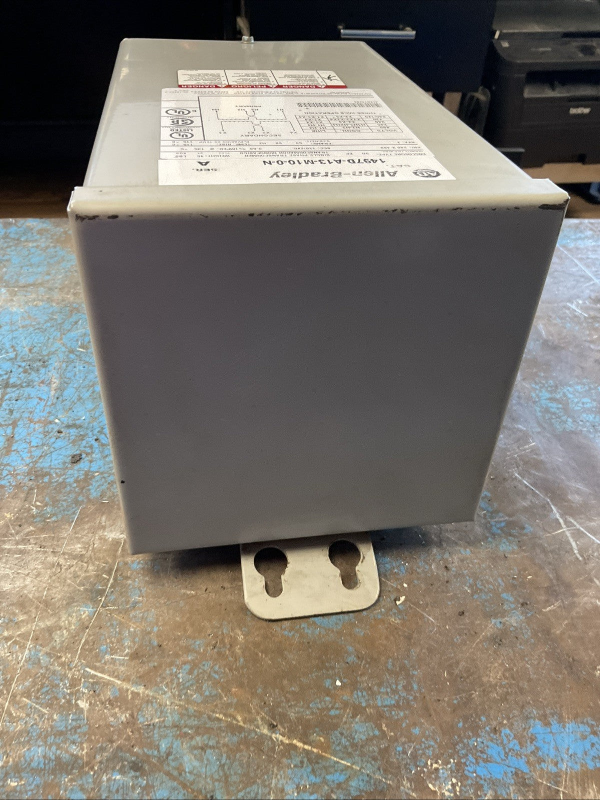 ALLEN-BRADLEY 1497D-A13-M10-0-N SER A SINGLE PHASE TRANSFORMER TYPE 3R 2KVA PRI