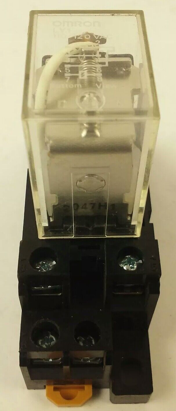 OMRON LY1 RELAY 110/120VAC,WITH OMRON PTF08A-E RELAY BASE 2-M4X12 2617H 15A 200V
