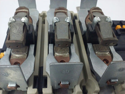 TELEMECANIQUE LC1F265 CONTACTOR, 3PH 600VAC 285A 200HP W/ 24V 40/400HZ  COIL