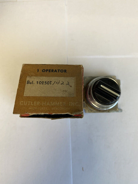 Cutler-Hammer 10250T1422 Heavy Duty Oil-tight 3 Position Selector Switch