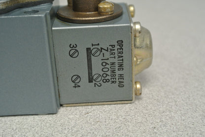 ALLEN-BRADLEY 802T-HW2 OILTIGHT LIMIT SWITCH Ser 1 / SPRING RETURN / NEW SURPLUS