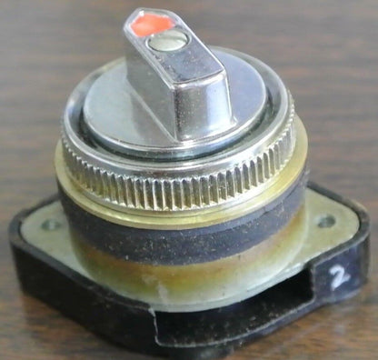 I-T-E H30V2 OT SEL SW OPERATOR - SPRING RETURN (CNTR) 3-POSITION - NEW SURPLUS