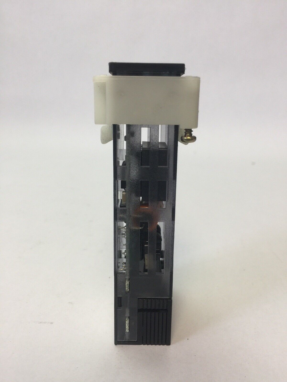 OMRON E5GN-Q1P TEMPERATURE CONTROLLER 111-240VAC OUTPUT 21mA 12VDC