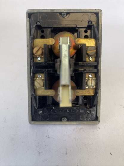 REES 03924-000 CONTROL PUSHBUTTON SWITCH 600VAC 250VDC SAME POLARITY ONLY