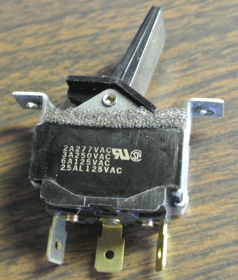 CUTLER-HAMMER 8941K476 - TOGGLE SWITCH, 3-POSITION, CENTER OFF - NEW SURPLUS