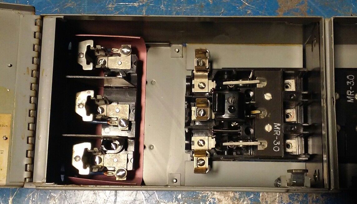 GE TYPE QMR QMR361L QMR361R FUSIBLE TWIN PANELBOARD SWITCH 3P 30A 600V 20HP