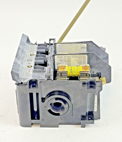 ALLEN BRADLEY - 1494V-DS30 SER. A - LINE TERMINAL GUARD W/ 3 BUSS LPJ-20SP FUSES
