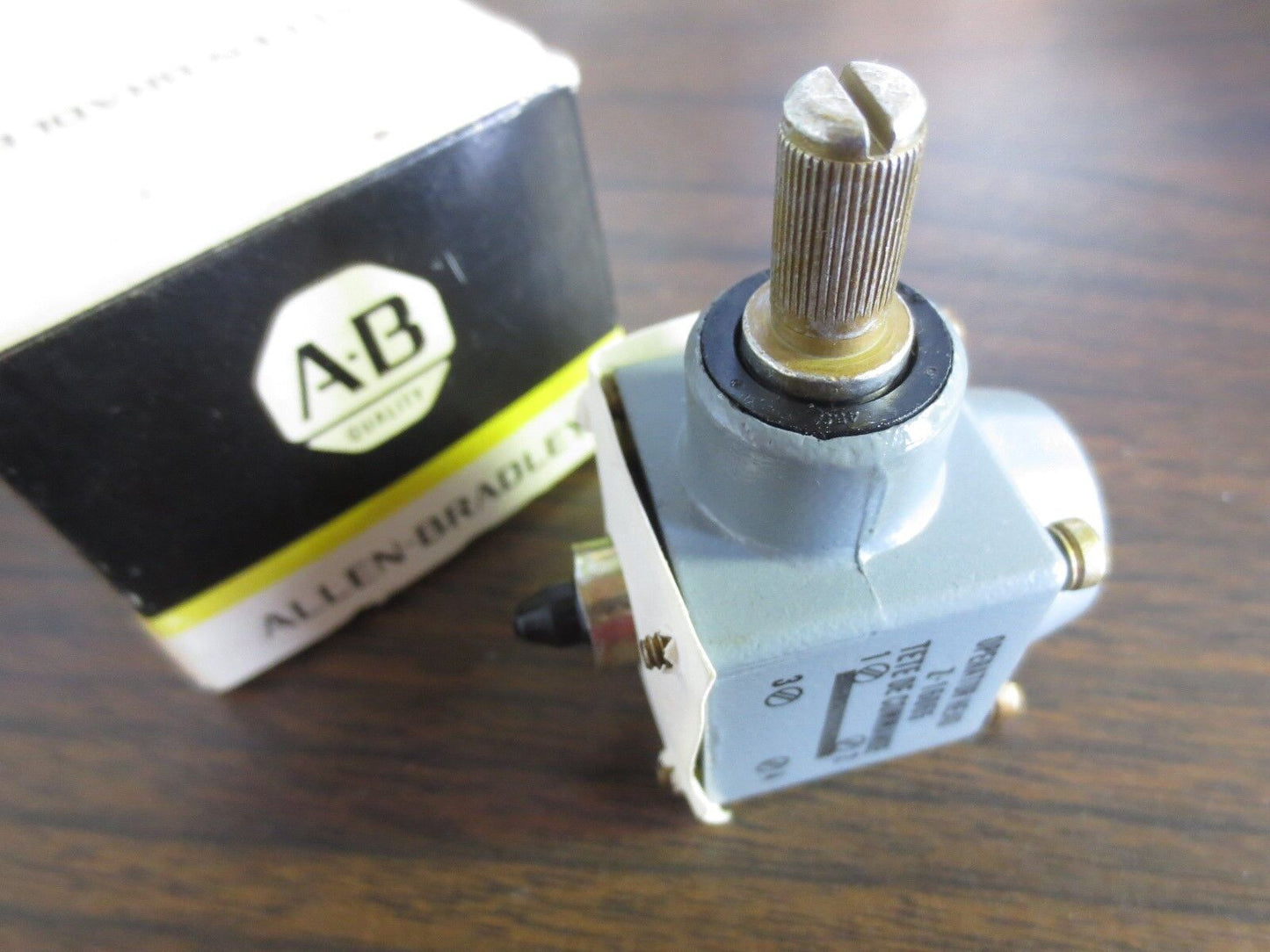 ALLEN-BRADLEY Z-16065 OPERATING HEAD ASSEMBLY - BULLETIN 802T - NEW SURPLUS