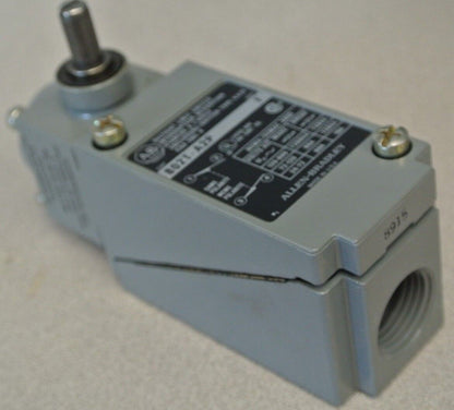 ALLEN-BRADLEY 802T-A2P Ser. F / OILTIGHT PLUG-IN LIMIT SWITCH / NEW SURPLUS