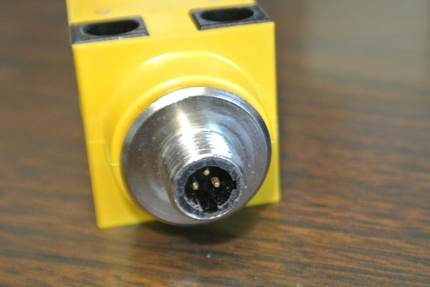 TURCK Q34 / Bi10F-Q34-ADX30X2-B3131/S34 INDUCTIVE PROXIMITY SENSOR / NEW SURPLUS