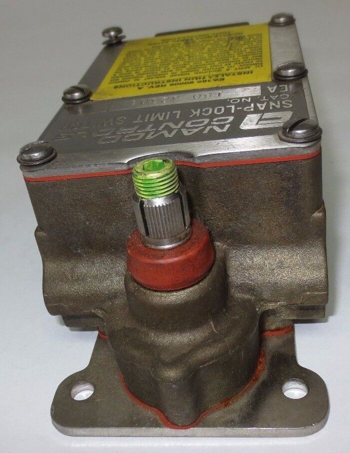 NAMCO EA180-32303 SNAP-LOCK LIMIT SWITCH - NEW SURPLUS