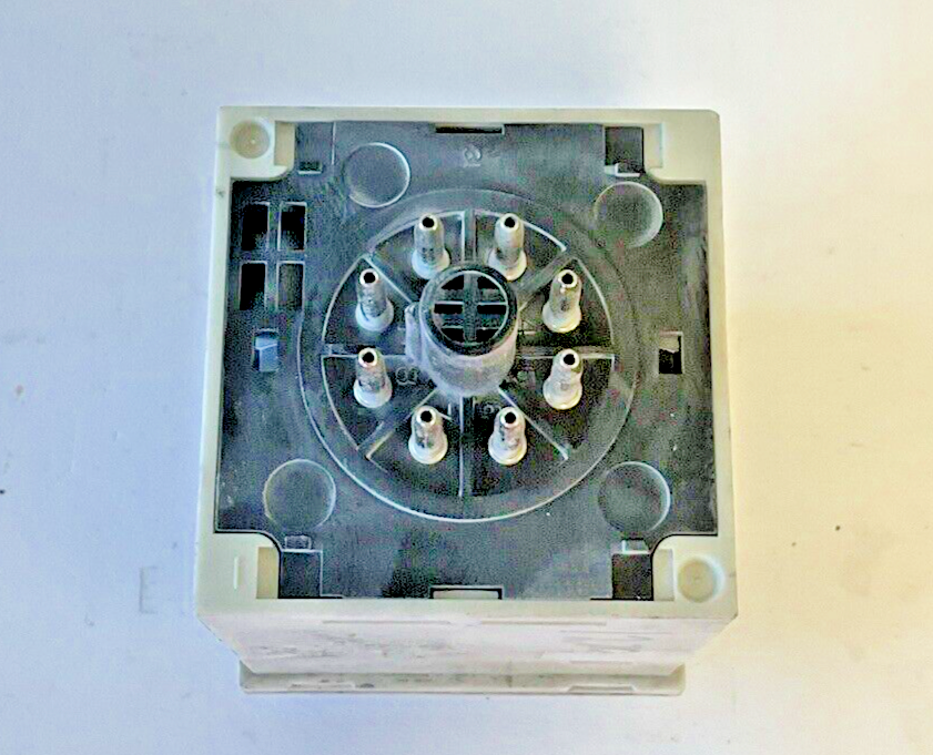 ALLEN BRADLEY 700-HRM12TA17 ON-DELAY TIMING RELAY SER.C 120VAC 1/6HP 125VDC