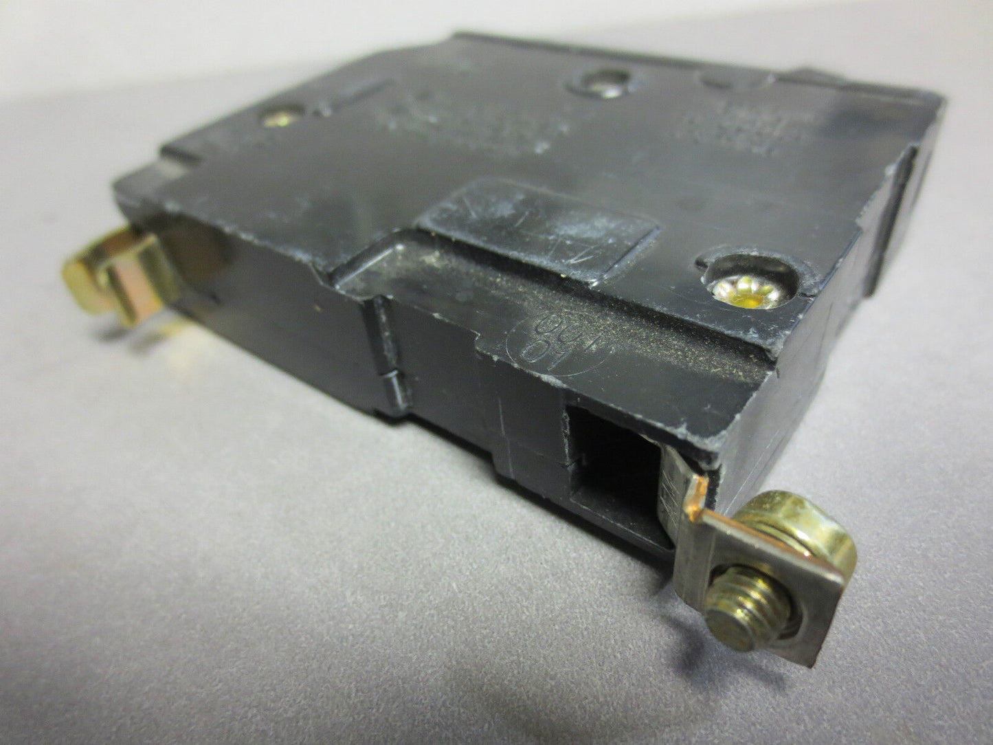 SQUARE D QOB120 CIRCUIT BREAKER 20A 120/240 VAC - SINGLE-POLE - LOT of 10