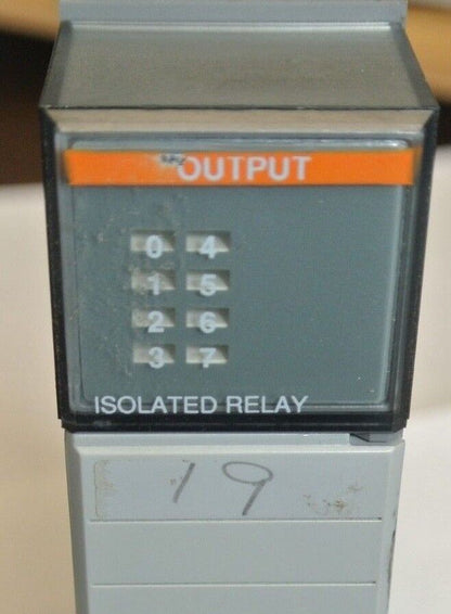 ALLEN-BRADLEY 1746-OX8 Ser. A- SLC500 OUTPUT MODULE - 5-250VAC, 5-125VDC