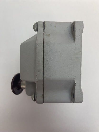 SQUARE D CLASS 9001 TYPE GR17 PUSHBUTTON STOP STATION 600V