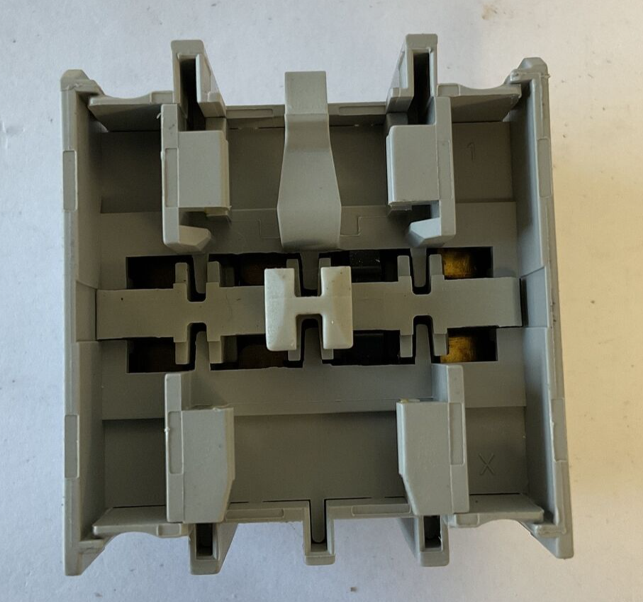 ALLEN BRADLEY 100-F CONTACT BLOCK 690V 10A SER.B ***LOTOF2***