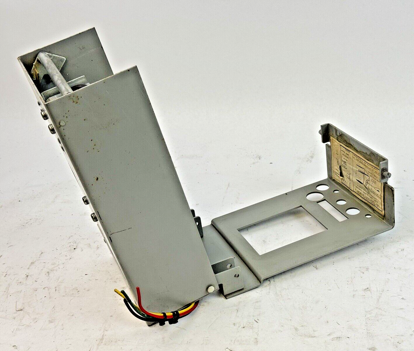 GE - TJKMOMA1 MOD. 2 - CIRCUIT BREAKER OPERATING MECHANISM - 120 VAC, 5.5 A