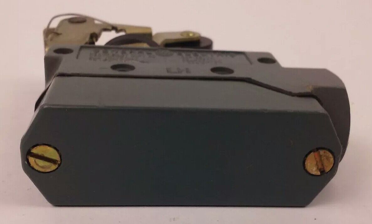 GE, CR115H01302, LIMIT SWITCH, 600V MAX, .5A-125VDC, 25A-250VDC, CR115H, NEW
