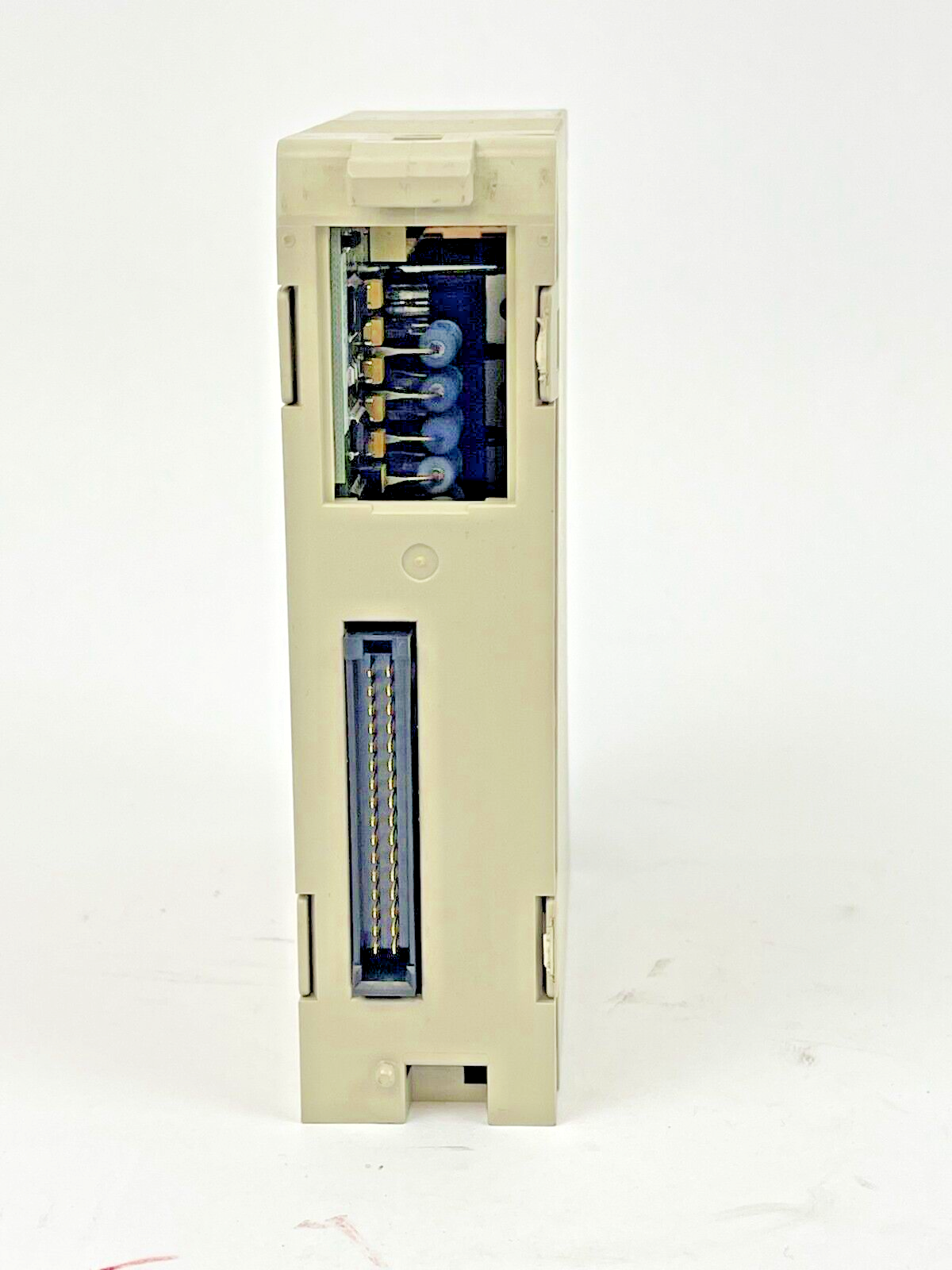 OMRON C200H-OD21A OUTPUT UNIT / OUTPUT MODULE 24VDC, 1.0A/POINT, 4.0A/UNIT