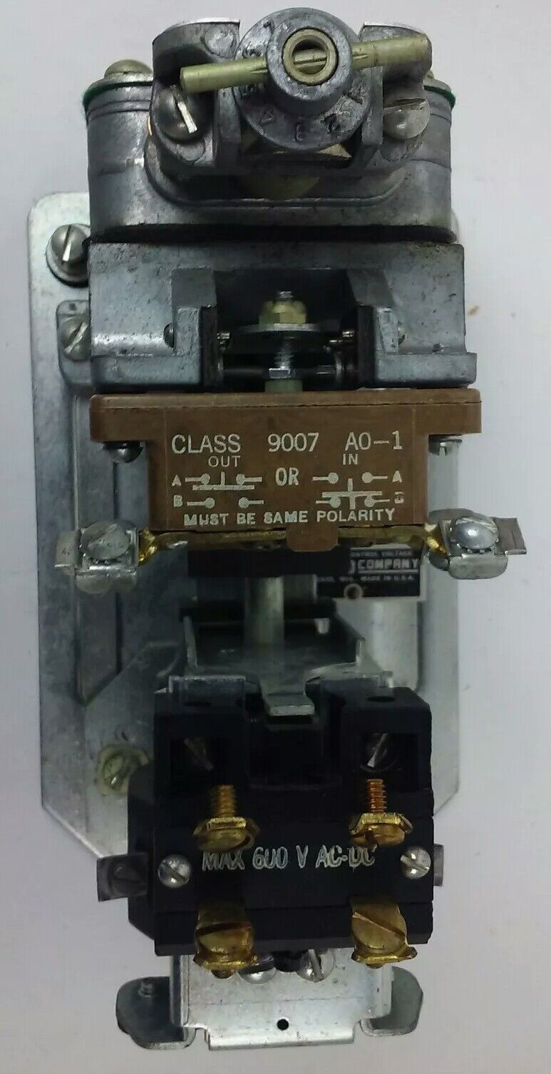 SQ. D CLASS 9050 TYPE RO-12E SER.A, AC PNEUMATIC TIMING RELAY, 110V,60HZ,15A,NEW