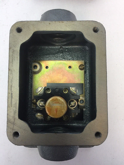 ALLEN BRADLEY 801-ASC1711 LIMIT SWITCH ROLLER LEVER 600VAC 550VDC NEMA TYPE 7-9