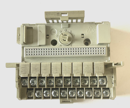ALLEN BRADLEY 1794-OA8 INPUT 230VAC 10A SER.A 5VDC 640MA REV.E01