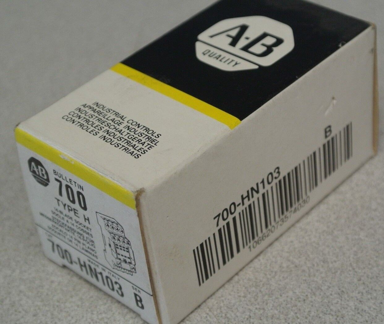 ALLEN-BRADLEY 700-HN103 Ser. B / 14-BLADE SOCKET / BASE / NEW SURPLUS
