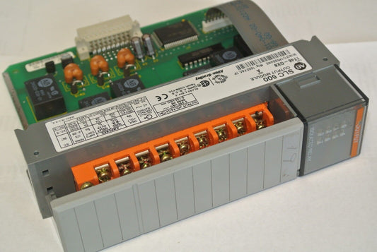 ALLEN-BRADLEY 1746-OX8 Ser. A- SLC500 OUTPUT MODULE - 5-250VAC, 5-125VDC