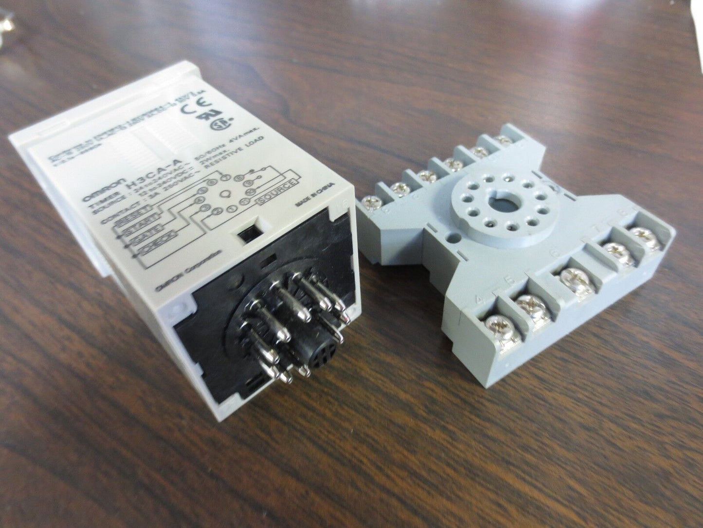 OMRON H3CA-A TIMER RELAY w/ POTTER & BRUMFIELD BASE 27E892